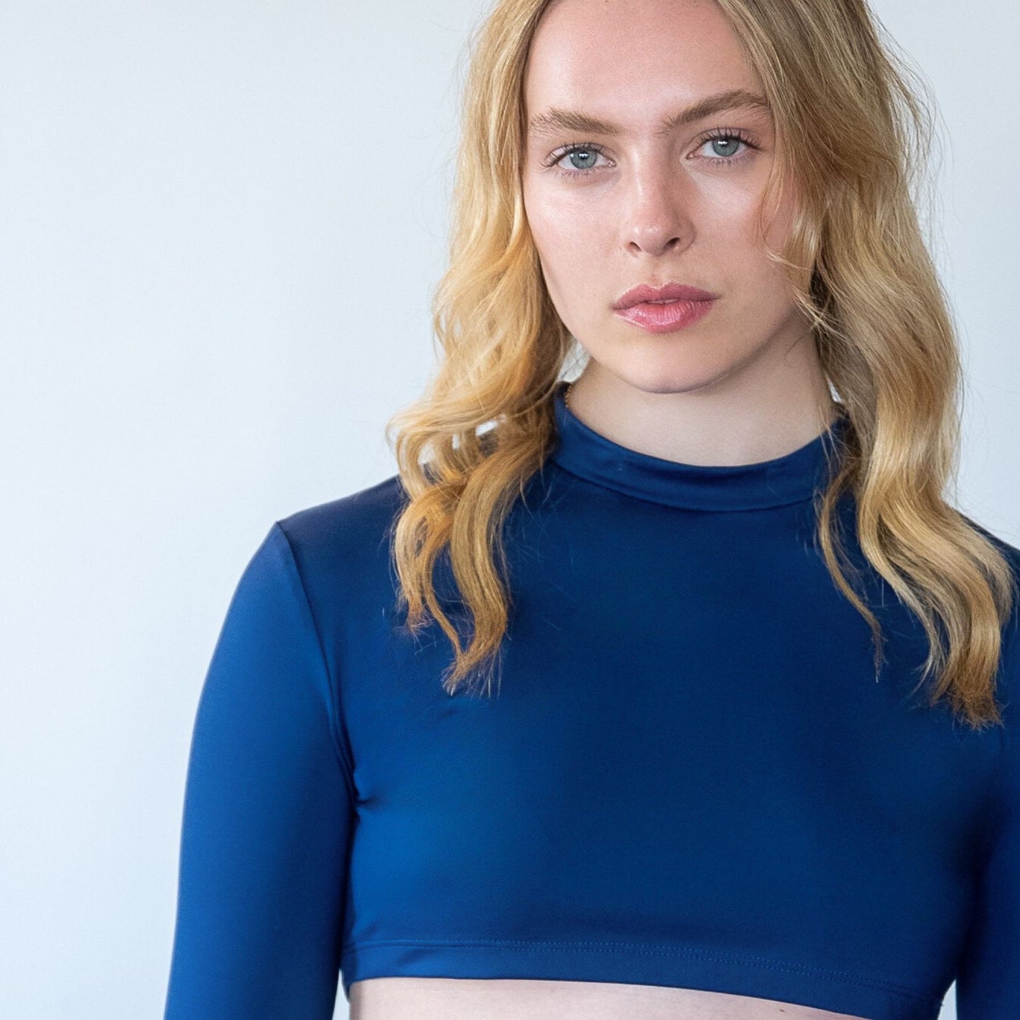 The Sula, UPF 50+ rash guard & athletic top in Marine Navy